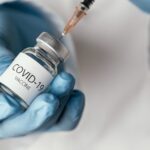 Helft van gevaccineerde mensen stopt nooit met productie van spike-eiwit, blijkt uit nieuw onderzoek