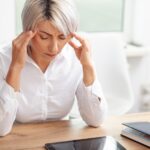 Migraine tijdens de overgang: oorzaken, symptomen en behandelingen